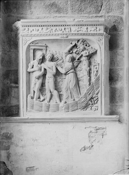 Adam et Eve chassés du paradis, bas-relief en albâtre