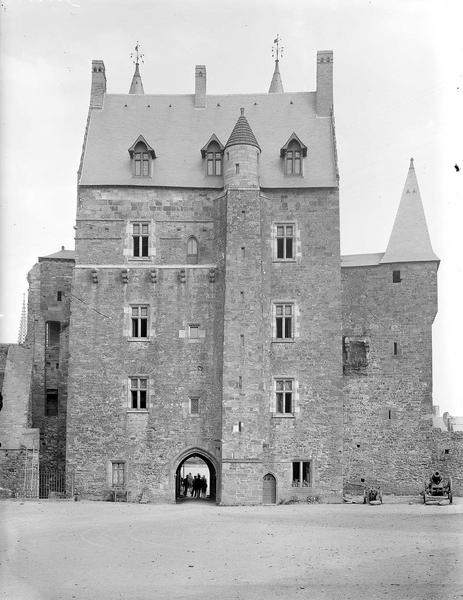 Cour d'honneur, façade nord