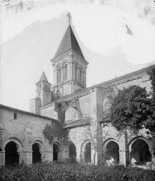 Galerie du cloître, clocher