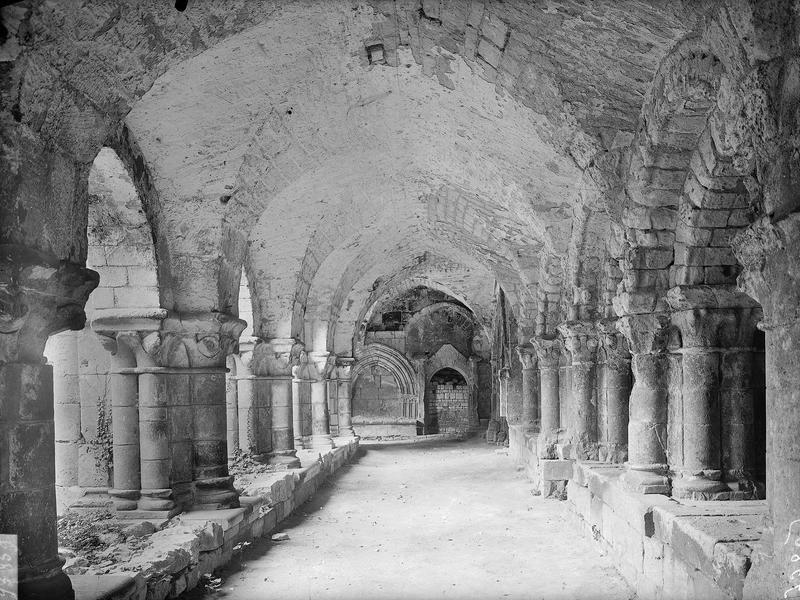 Galerie du cloître, clocher