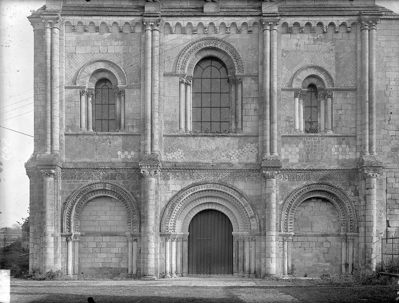 Façade ouest de l'église