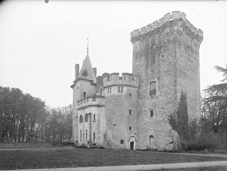 Donjon et bâtiments attenants