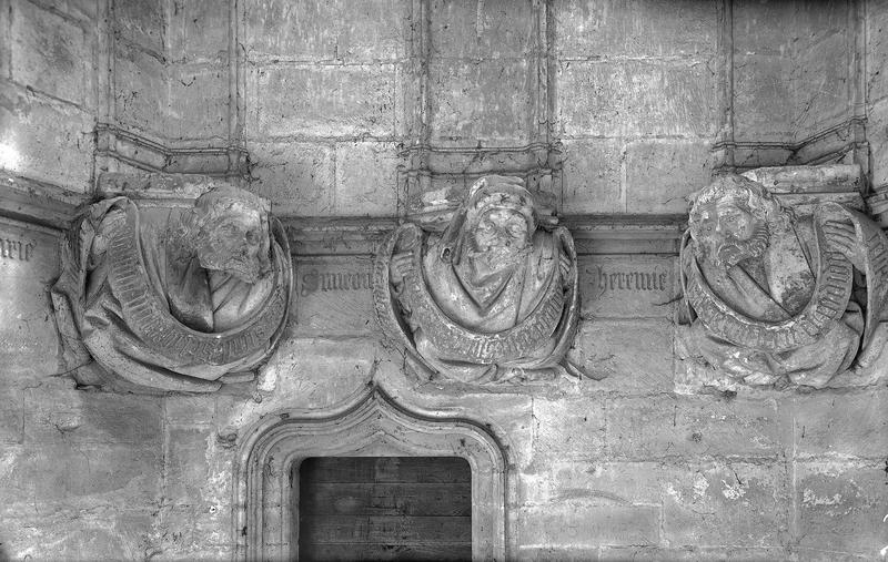 Intérieur de la chapelle, détail des consoles