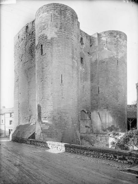 Façade à deux tourelles