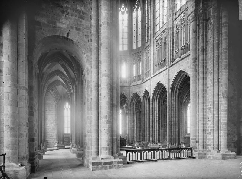 Choeur intérieur de l'église, bas-côté nord