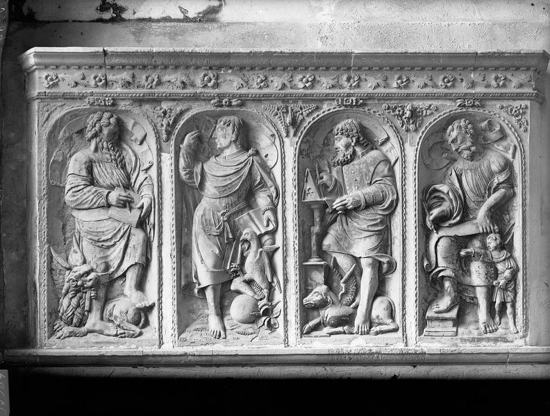 Les Quatre Evangélistes, bas-relief intérieur en albâtre