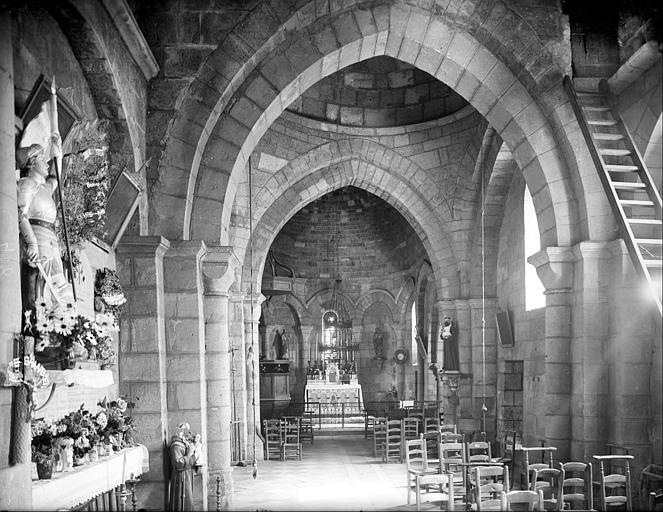 Vue intérieure de la nef vers le choeur