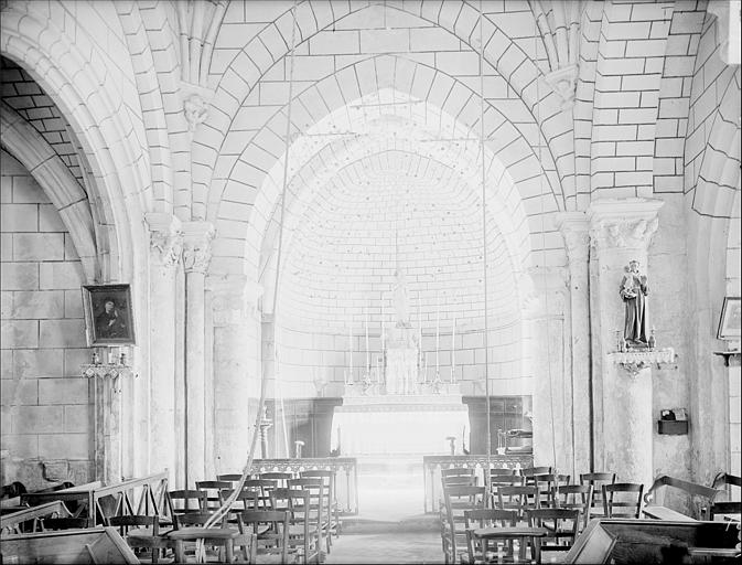 Vue intérieure de la nef et du choeur