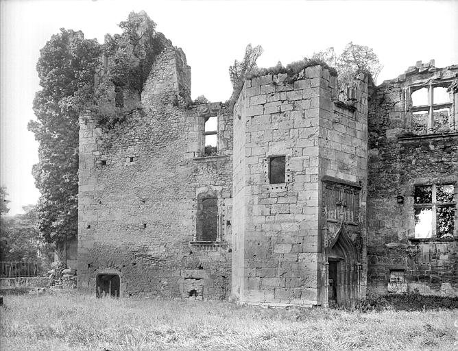 Façade sur cour : tourelle centrale