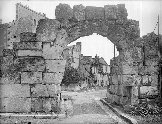 Porte romaine dite Porte Normande