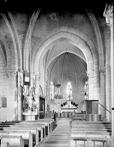 Vue intérieure de la nef et du choeur