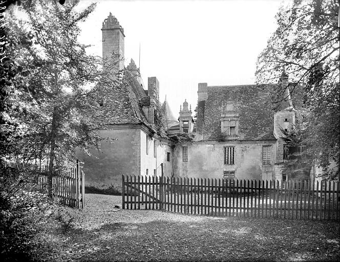 Ensemble ouest : façade arrière du logis et pavillon nord