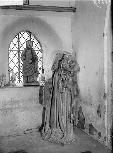 Statue de la Vierge à l'Enfant décapitée