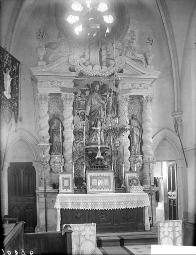 Choeur : maître-autel, statue du Christ