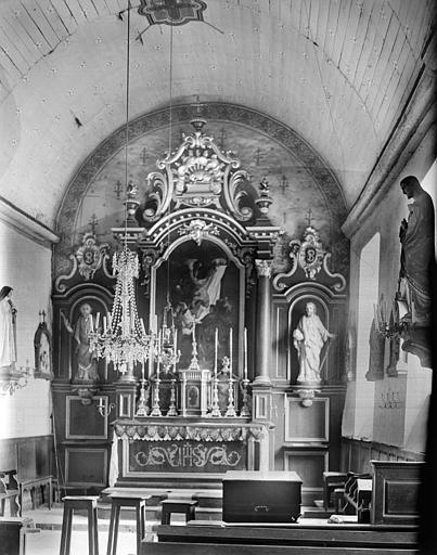 Choeur : maître-autel, tableau de la Déposition de croix, statues de saint Pierre et de saint Etienne - © Ministère de la Culture (France), Médiathèque du patrimoine et de la photographie, diffusion RMN-GP
