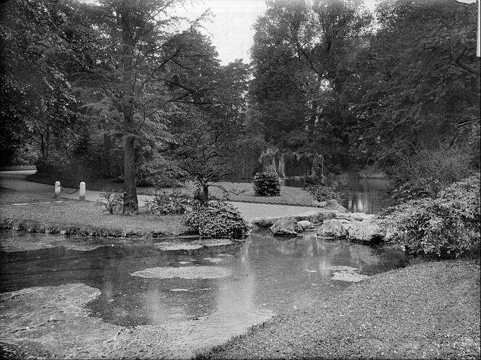 Abords : parc, rivière