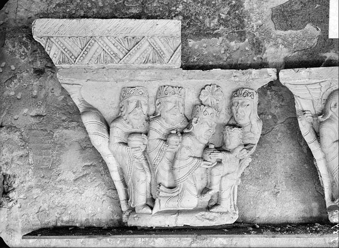 Chapiteau du cloître : Adoration des Mages