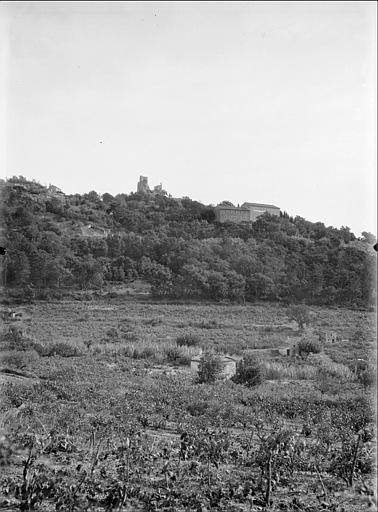 Château vu de loin, campagne