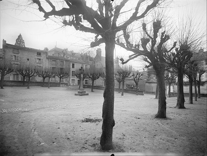 Vue du jardin public prés de l'église
