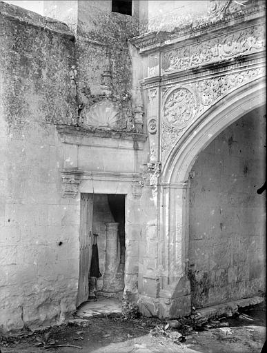 Corps de Garde, entrée de la tourelle d'escalier côté cour