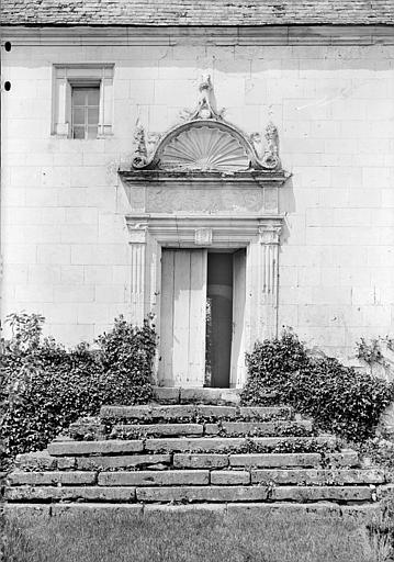 Porte de la façade est