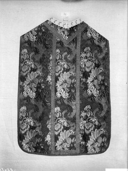 Chasuble en soie, décor polychrome sur fond vert