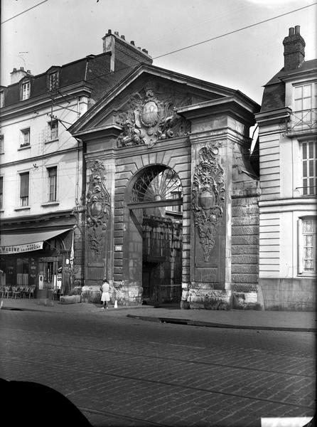 La porte à son emplacement d'origine