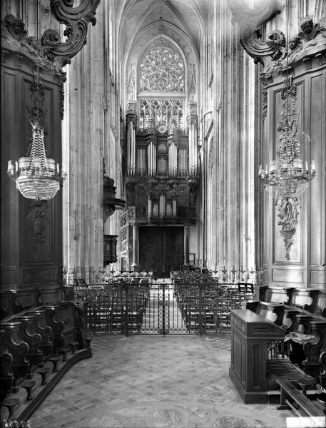 Intérieur de la nef vue du choeur