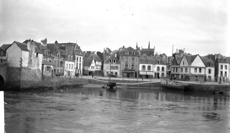 Façades donnant sur le port de Saint-Goustan