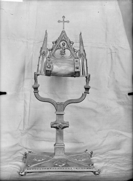 Monstrance, reliquaire et cylindre horizontal pédiculé en argent doré