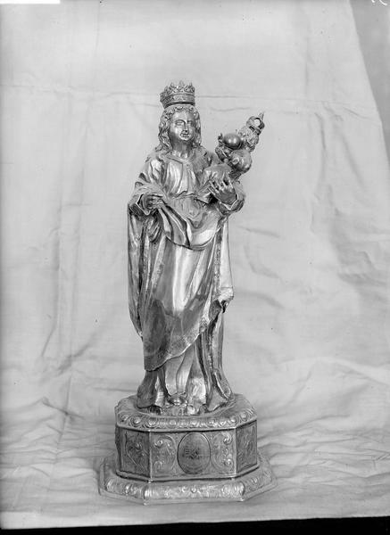 Statuette de la Vierge à l'Enfant en argent repoussé