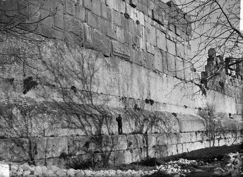 Mur cyclopéen composé des plus grandes pierres du monde