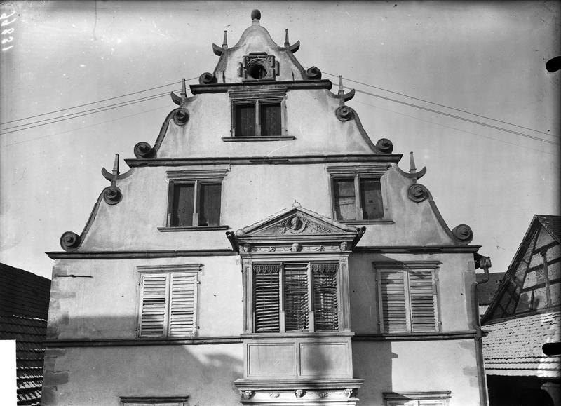 Façade sur rue, partie supérieure de l'oriel