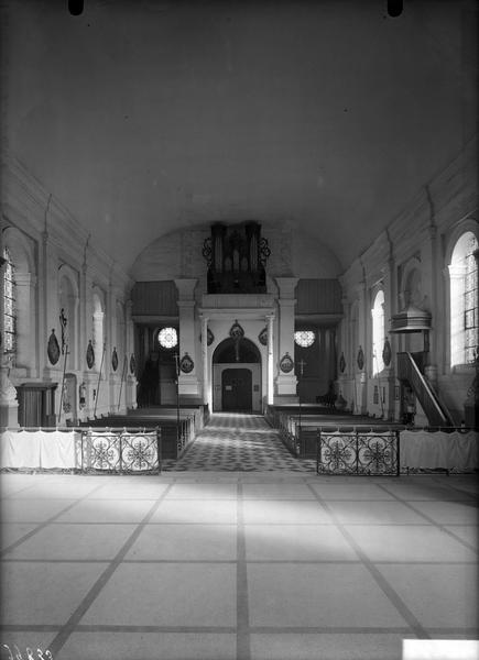 Vue intérieure prise du choeur