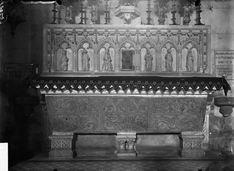 Autel de la chapelle Saint-Etienne, sarcophage