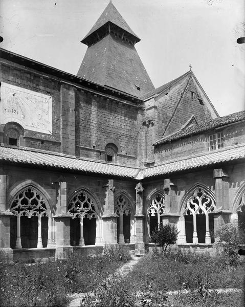 Galeries du cloître vues de l'extérieur