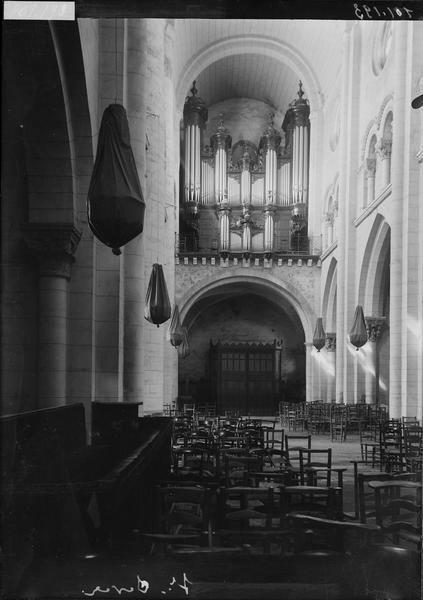 Intérieur de la nef vue du choeur, orgues