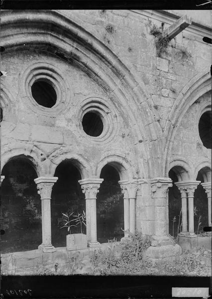 Extérieur de la galerie du cloître