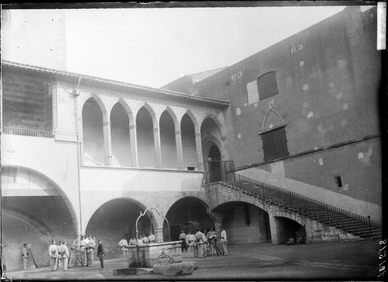 Intérieur de la cour