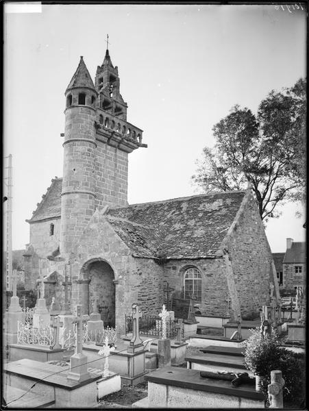 Eglise située sur la route de Saint-Pol de Léon à Roscoff