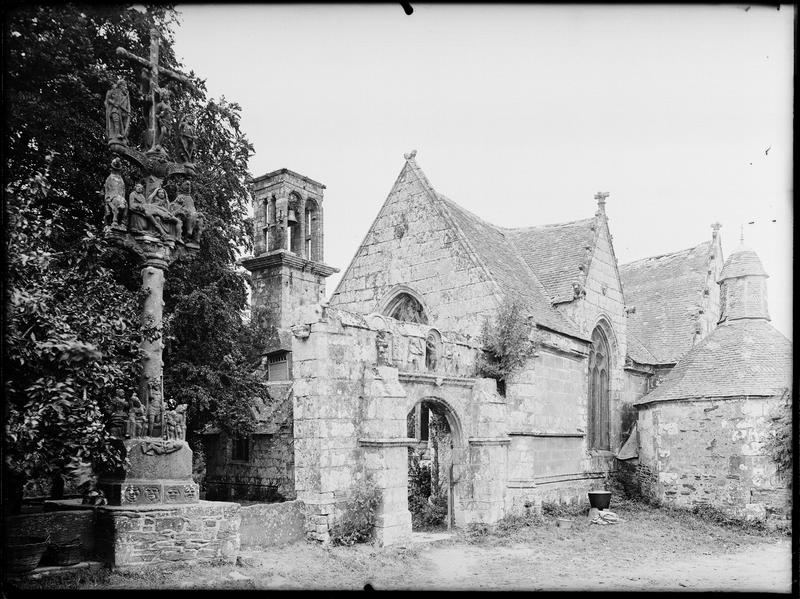 Chapelle Saint-Sébastien, arc de triomphe, calvaire et placître