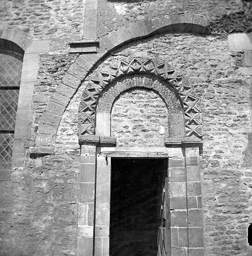 Façade sud : Porte latérale