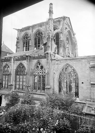 Façade nord vue depuis l'ouest, en ruines