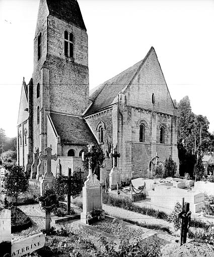 Ensemble extérieur : Clocher et cimetière