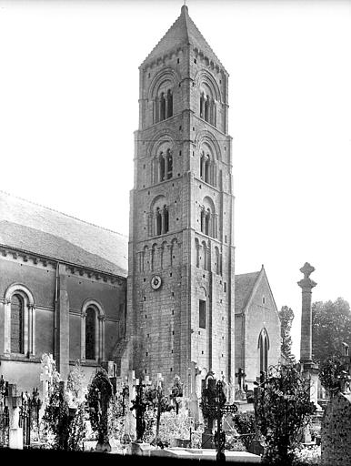 Façade sud : Clocher et cimetière