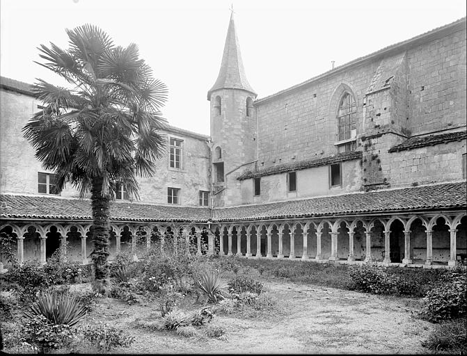 Cloître, côté clocher