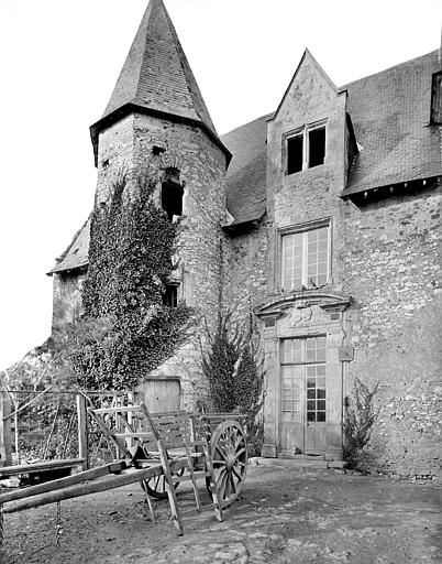 Façade sud du corps de logis vue depuis la cour