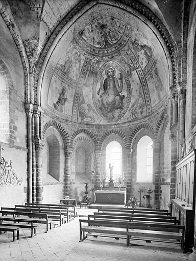 Vue intérieure du choeur : Peintures murales représentant le Christ en gloire entouré des symboles des quatre évangélistes