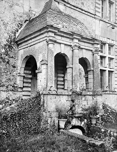 Corps de logis, façade nord : Porche d'entrée