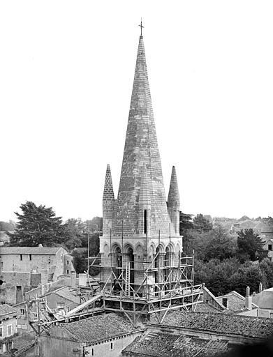 Clocher vu depuis l'ancien château